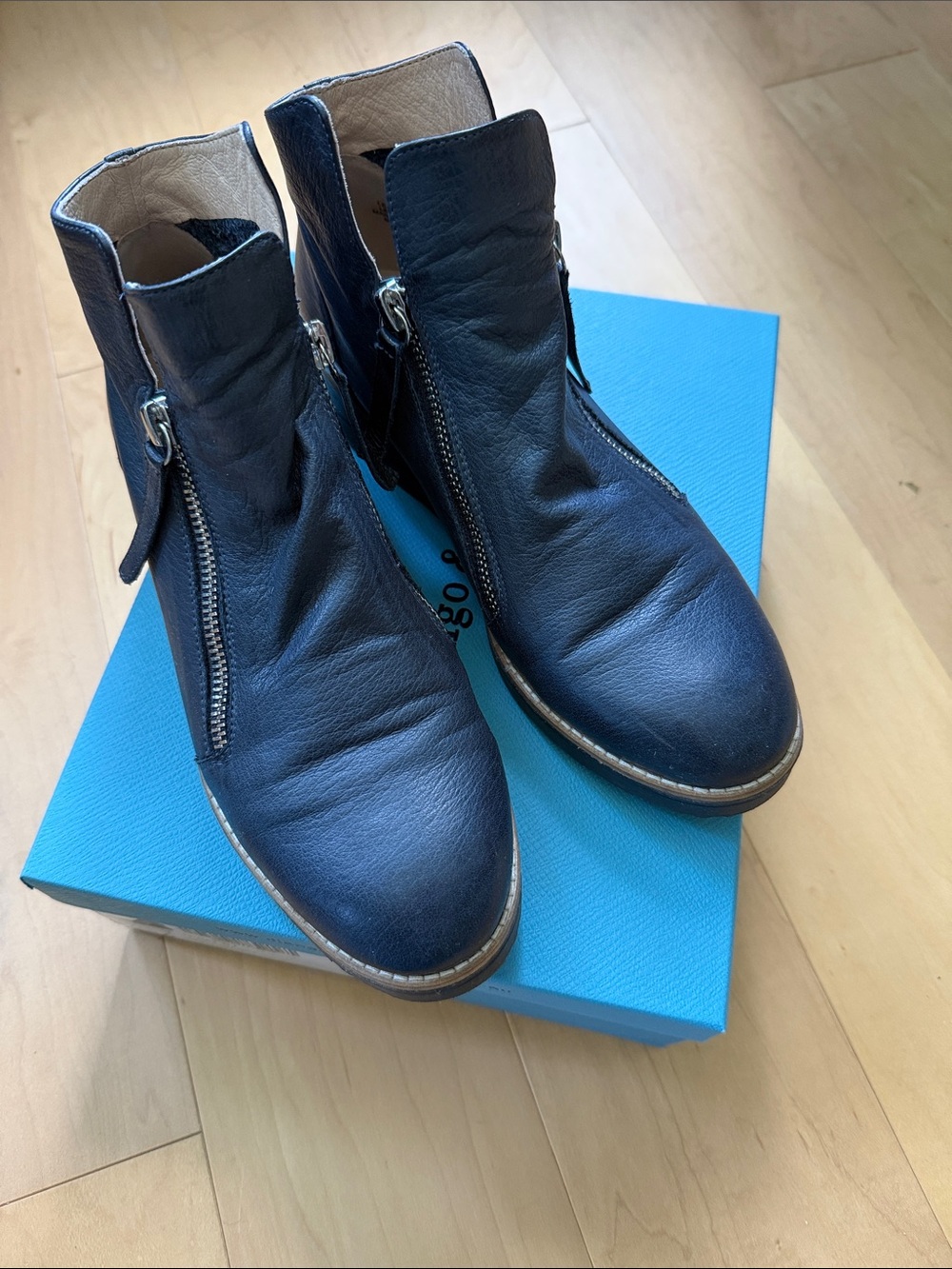 Django and Juliette Women's Navy Leather Zip Front Ankle Boots - Size 38